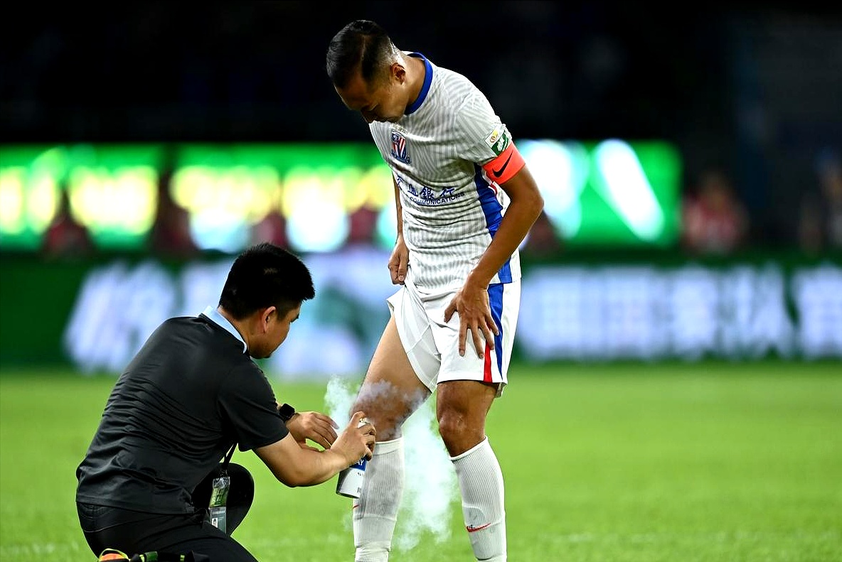 开云官网-中超热门球队遭遇核心球员伤病，困难重重