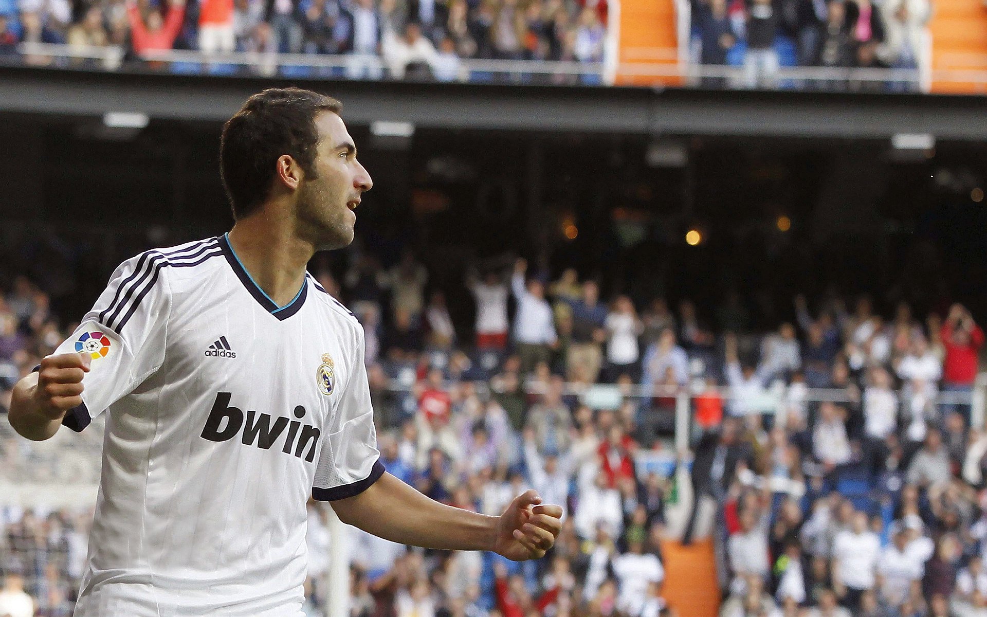 开云体育-压哨绝杀与压制级表演，皇马险胜背后的萨拉赫阴影